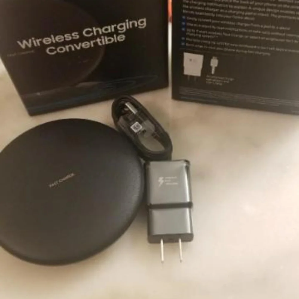 Samsung Qi Certified Wireless Charging Black Convertible, New-in-Box